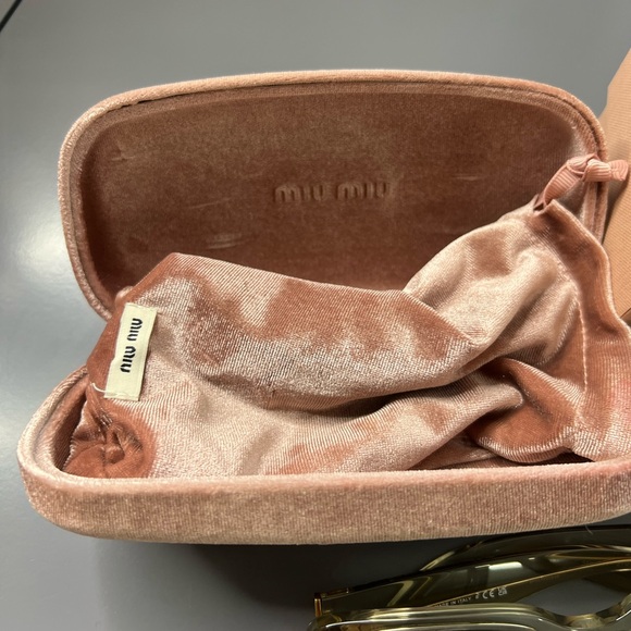 Miu Miu08YS, a solid-colored light brown rectangle - Picture 4 of 7